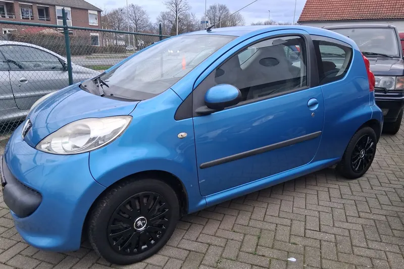 Peugeot 107 (2008)