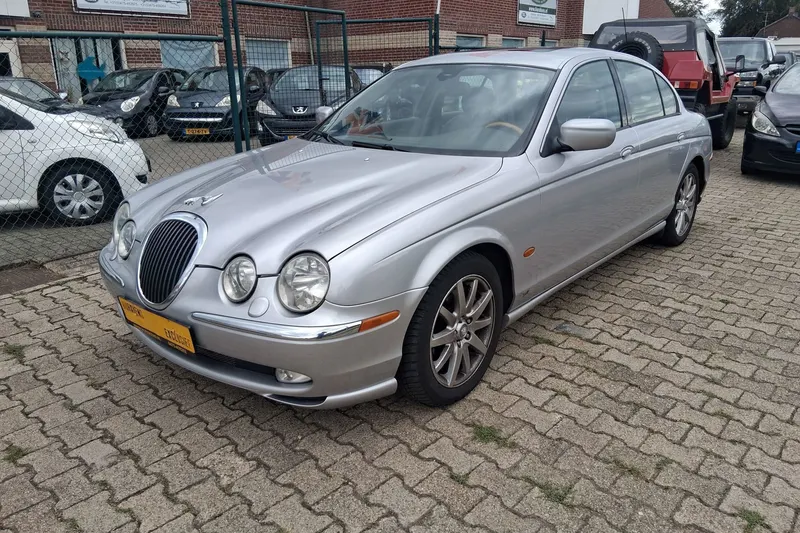 Jaguar S-Type (2001)