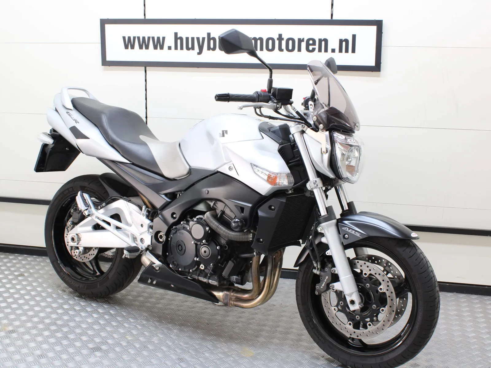 Suzuki GSR600 (2007) — foto 1