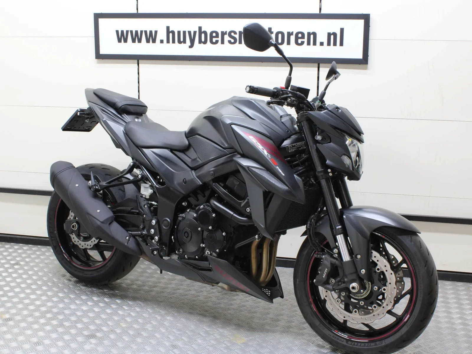 Suzuki GSX-S750 (2017) — foto 1