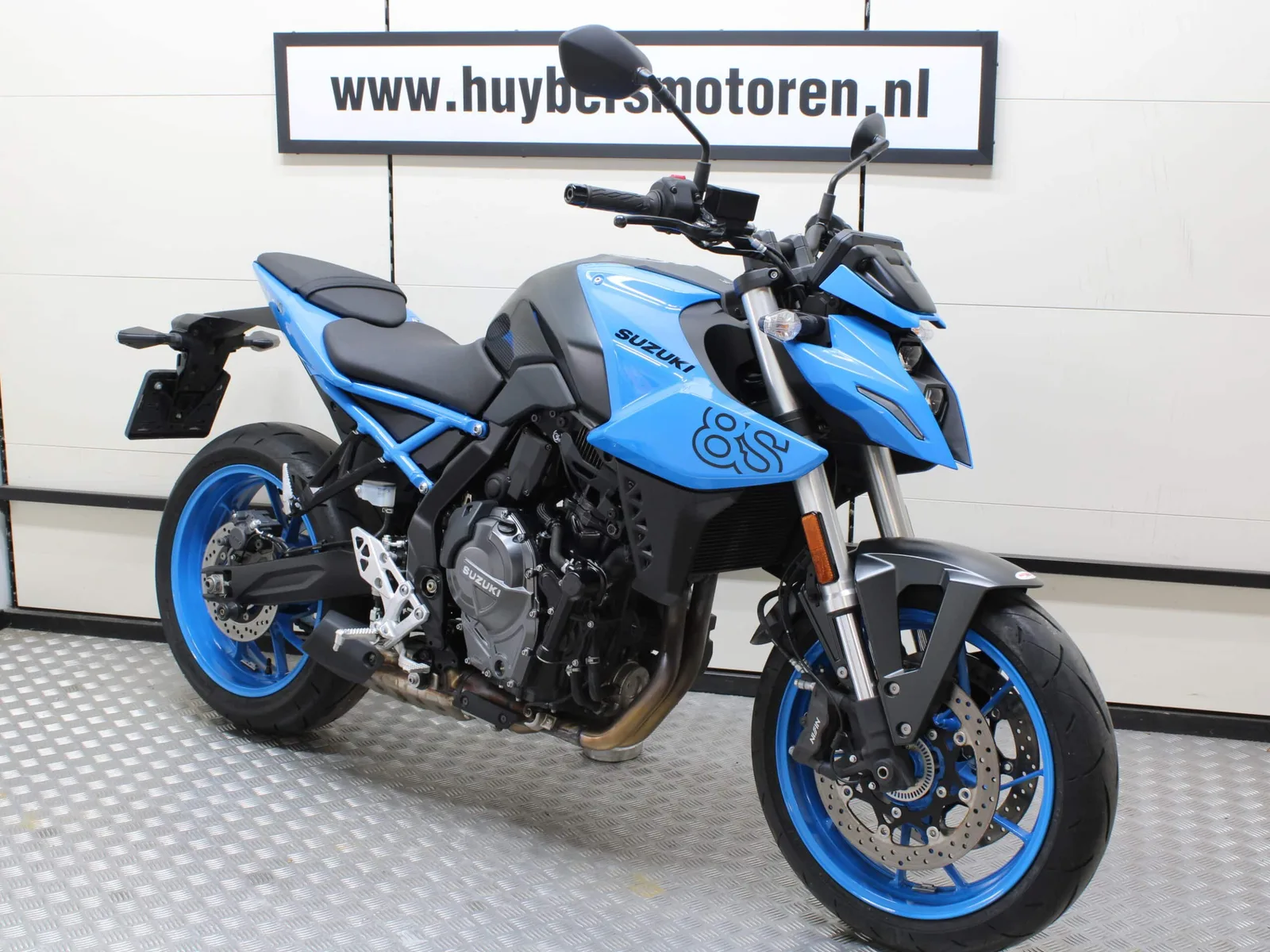 Suzuki GSX-8S (2024) — foto 1