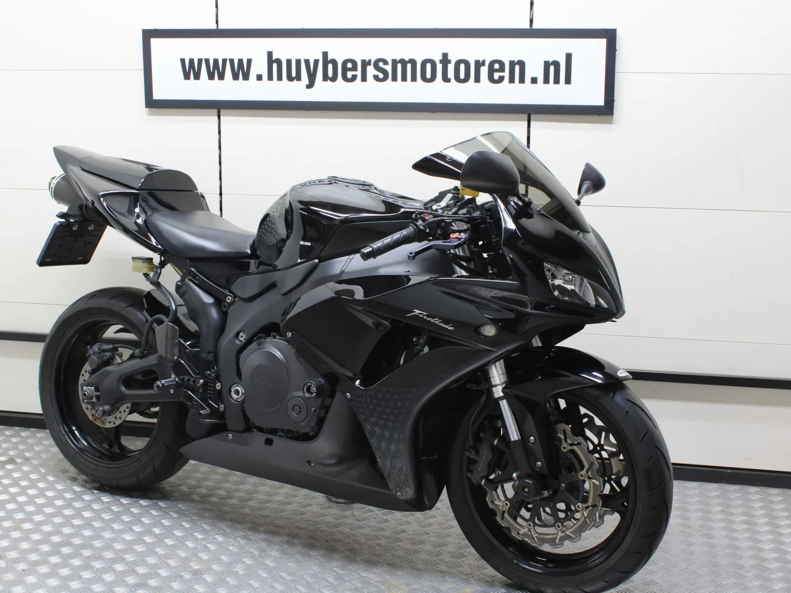Honda CBR 1000 RR Fireblade (2006) — foto 1