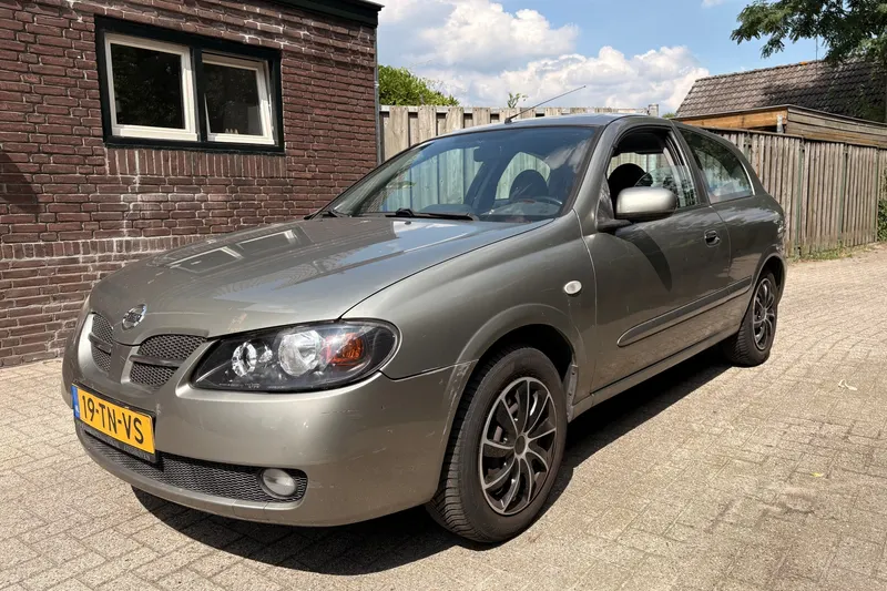 Nissan Almera (2006)