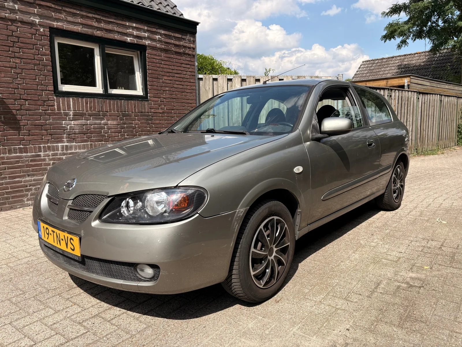 Nissan Almera (2006) — foto 1