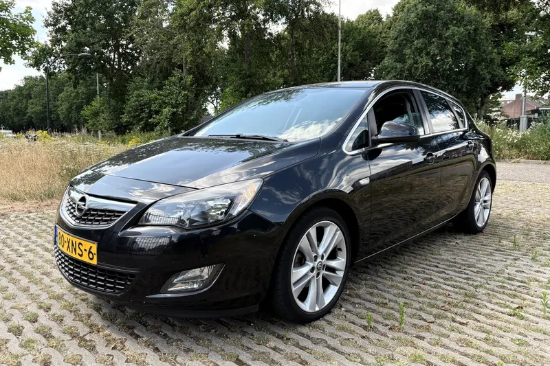 Opel Astra (2012)