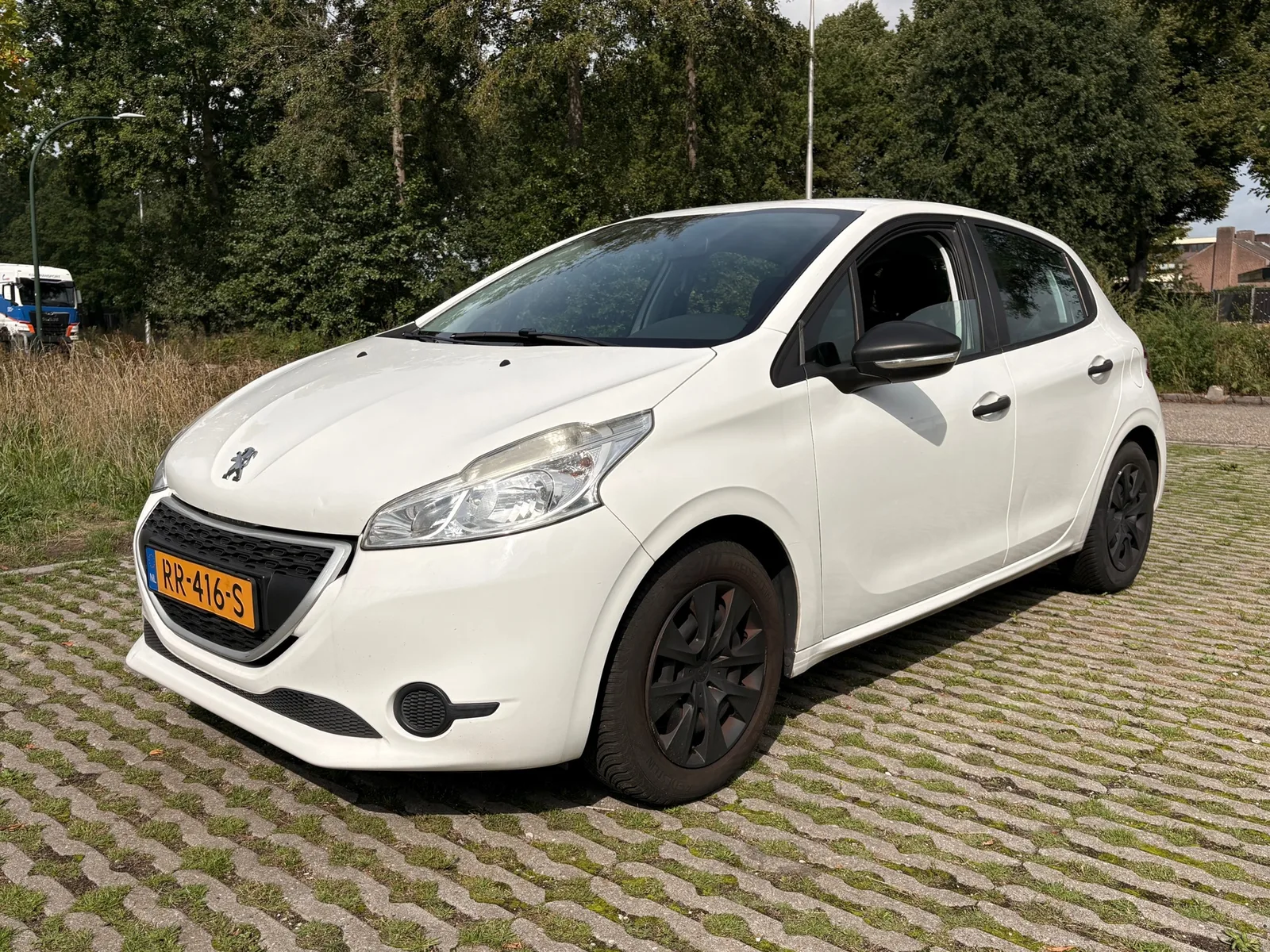 Peugeot 208 (2013) — foto 1