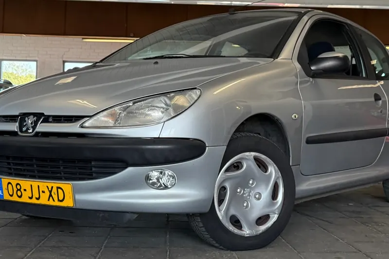 Peugeot 206 (2002)