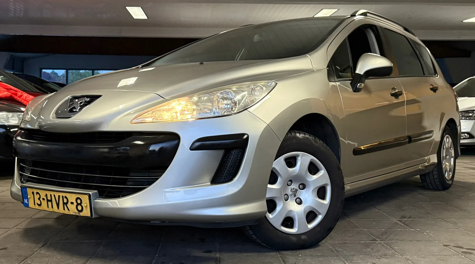 Peugeot 308 (2008) — foto 1