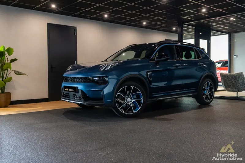 Lynk & Co 01 (2023)