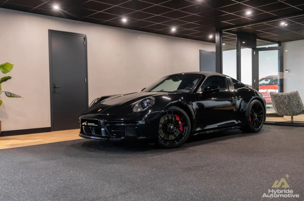 Porsche 911 (2024) — foto 1