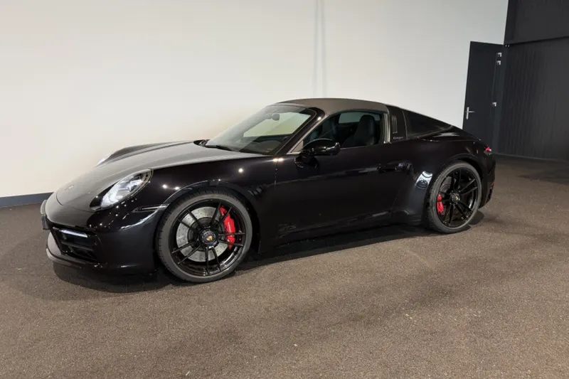 Porsche 911 (2024)