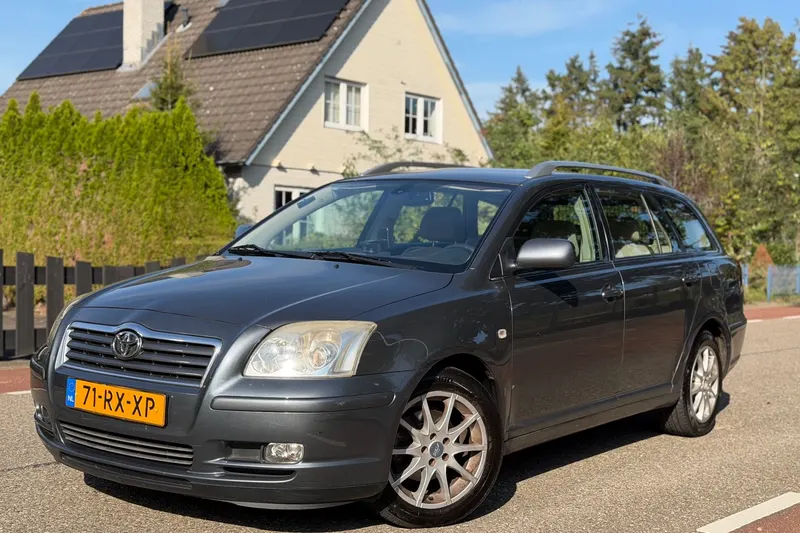 Toyota Avensis (2005)