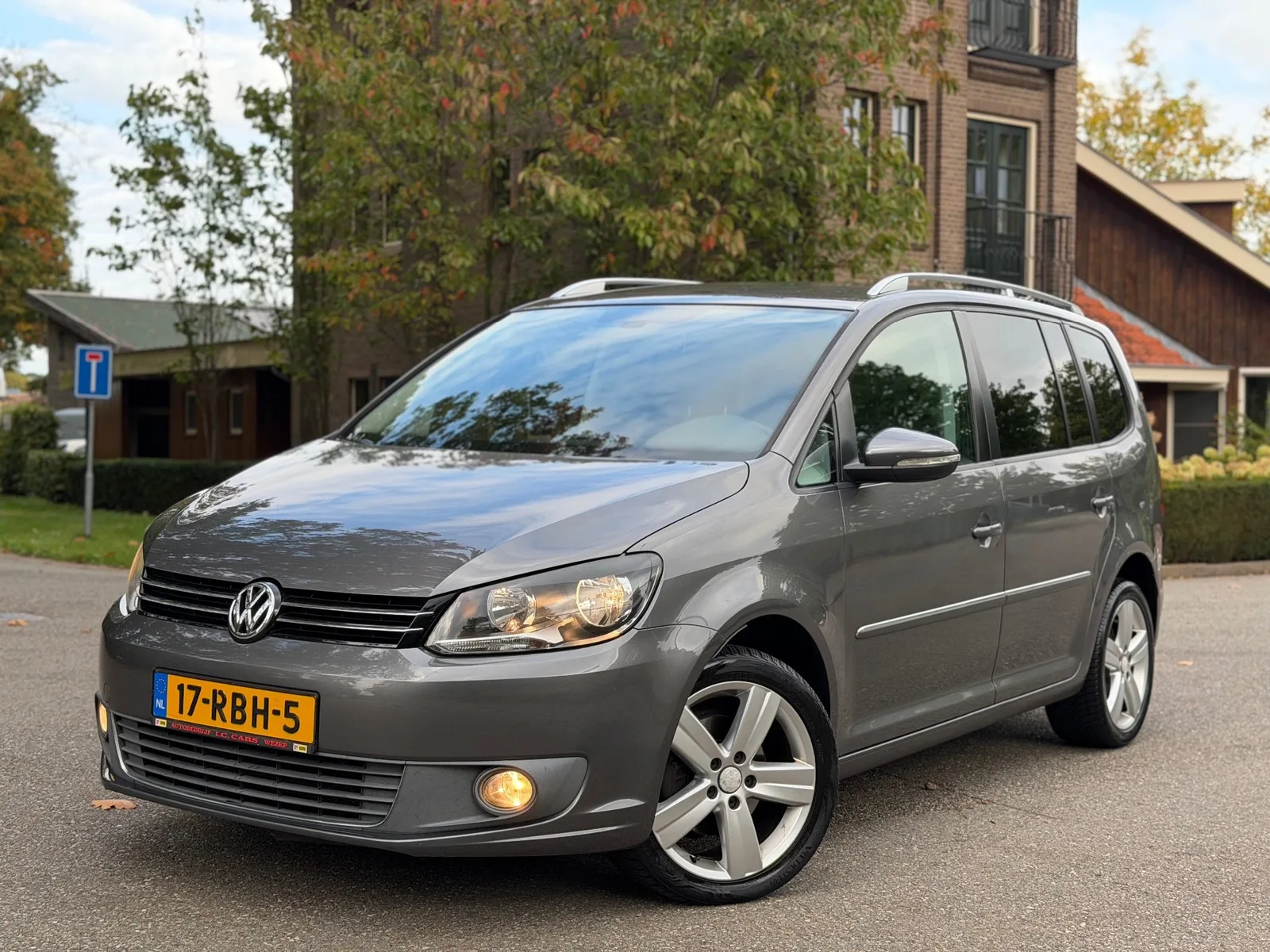 Volkswagen Touran (2011) — foto 1