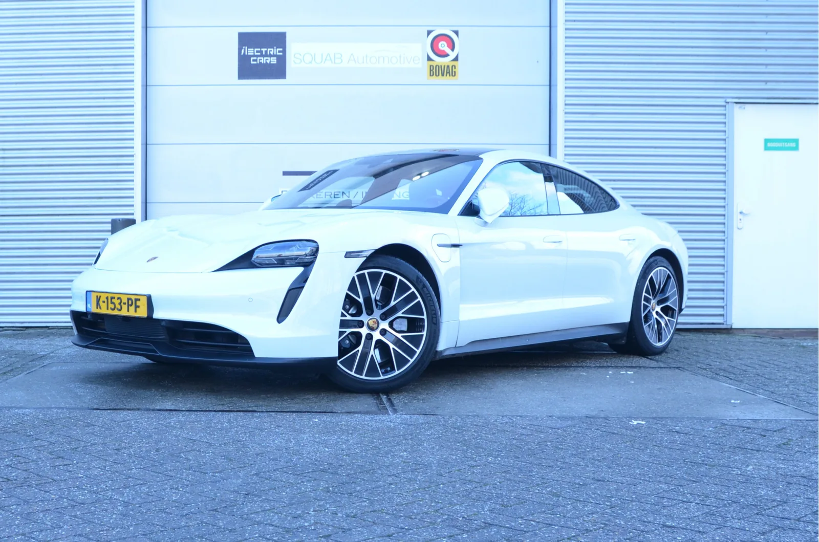 Porsche Taycan (2021) — foto 1