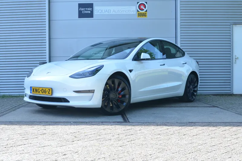 Tesla Model 3 (2023)
