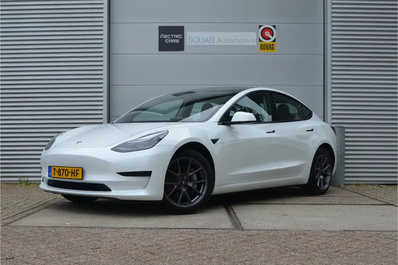 Tesla Model 3 (2023)