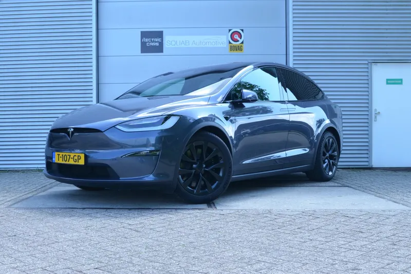 Tesla Model X (2023)