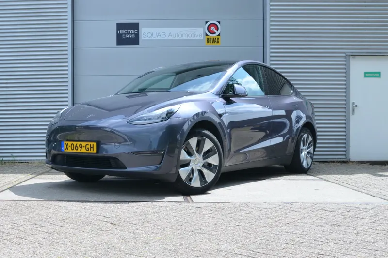 Tesla Model Y (2022)