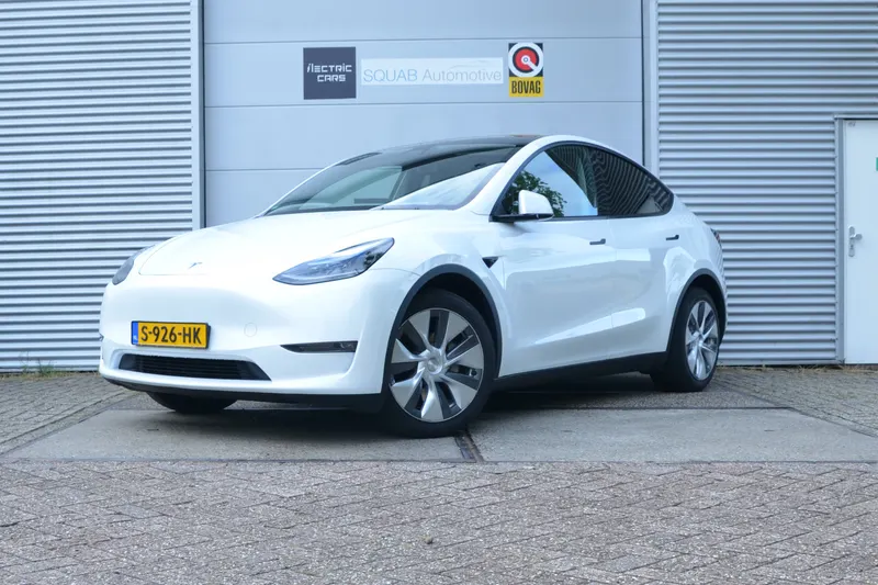 Tesla Model Y (2023)