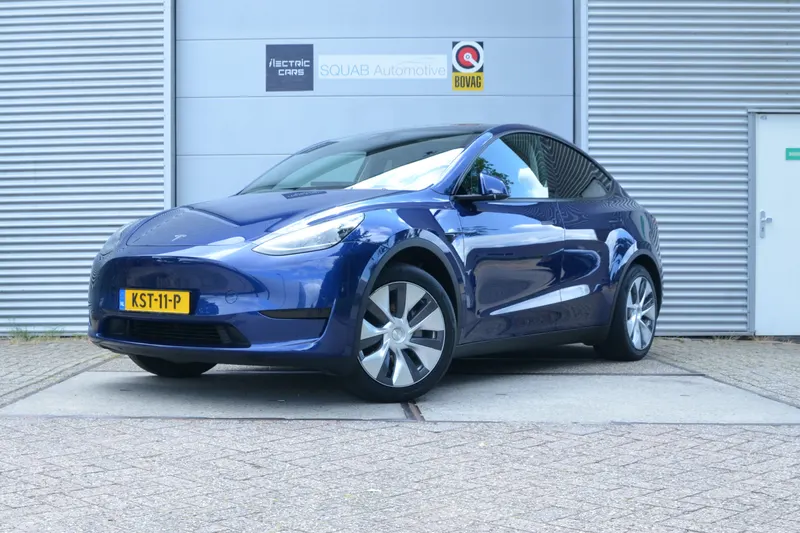 Tesla Model Y (2024)