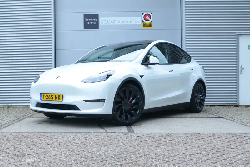 Tesla Model Y (2023)