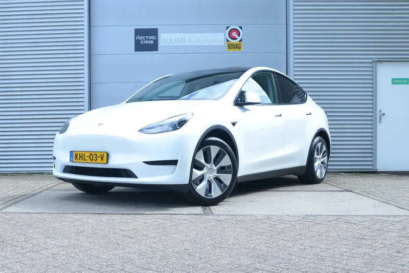 Tesla Model Y (2023)