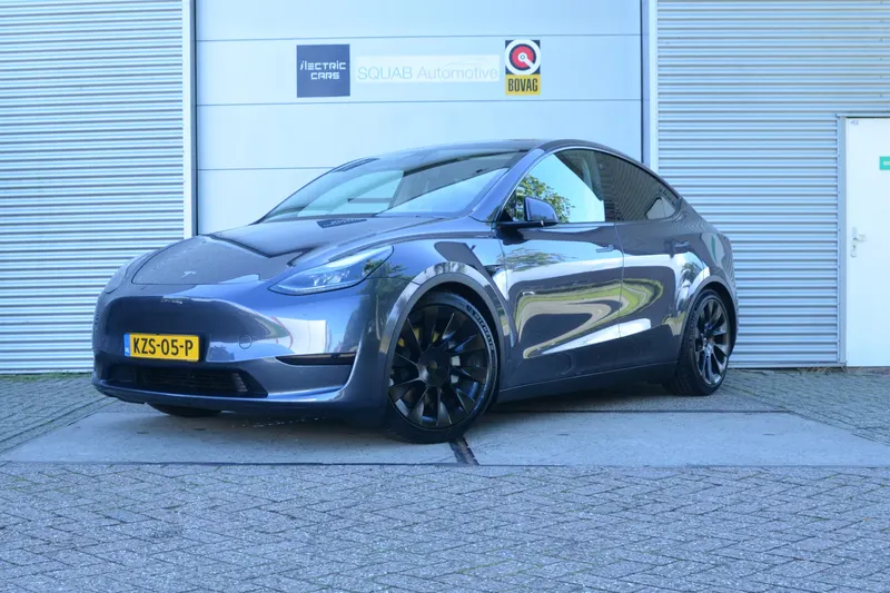 Tesla Model Y (2023)