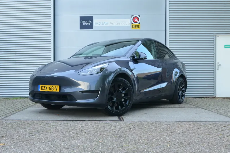 Tesla Model Y (2023)