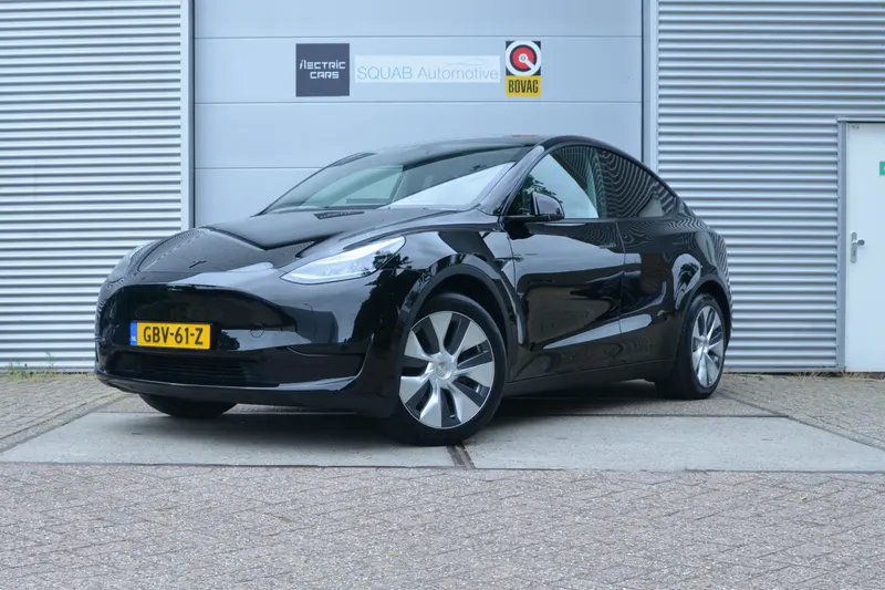 Tesla Model Y (2024)