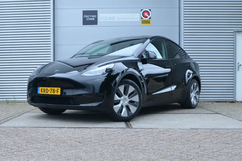 Tesla Model Y (2024)