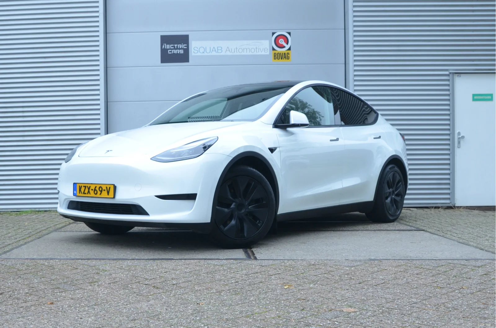 Tesla Model Y (2024) — foto 1