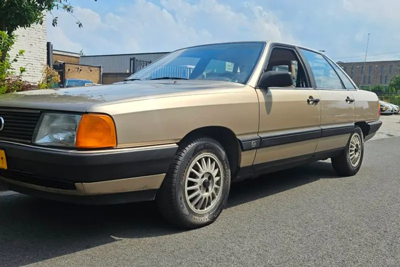Audi 100 (1985)