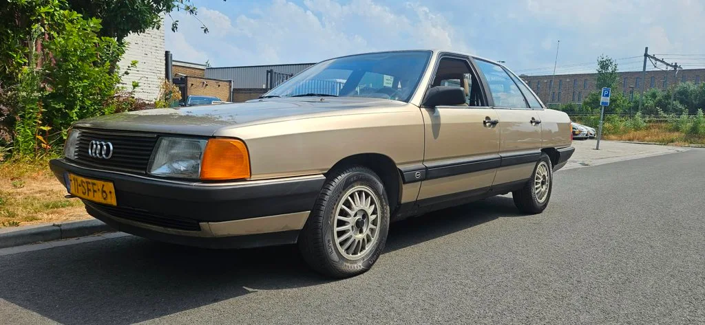 Audi 100 (1985) — foto 1