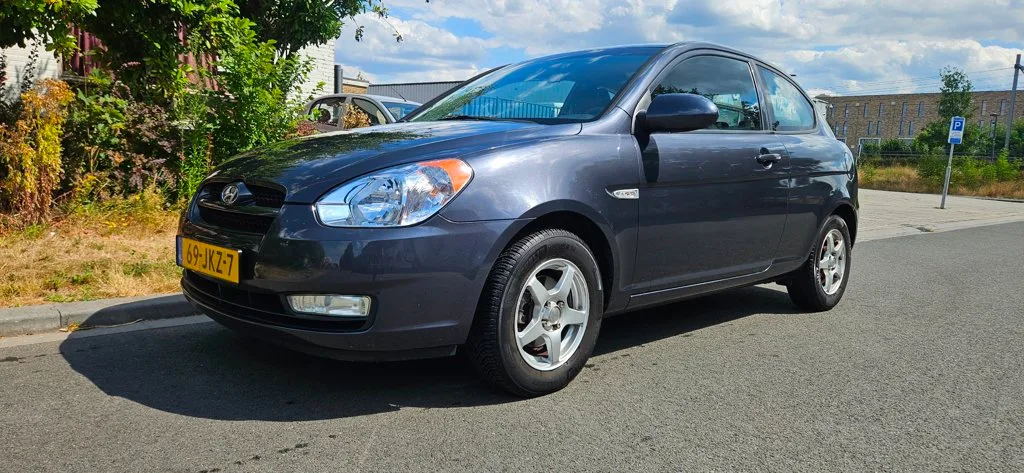 Hyundai Accent (2009) — foto 1