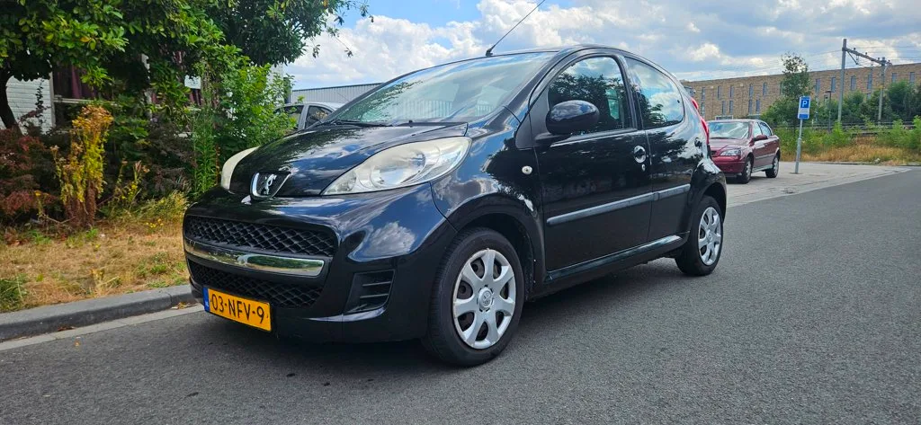 Peugeot 107 (2010) — foto 1