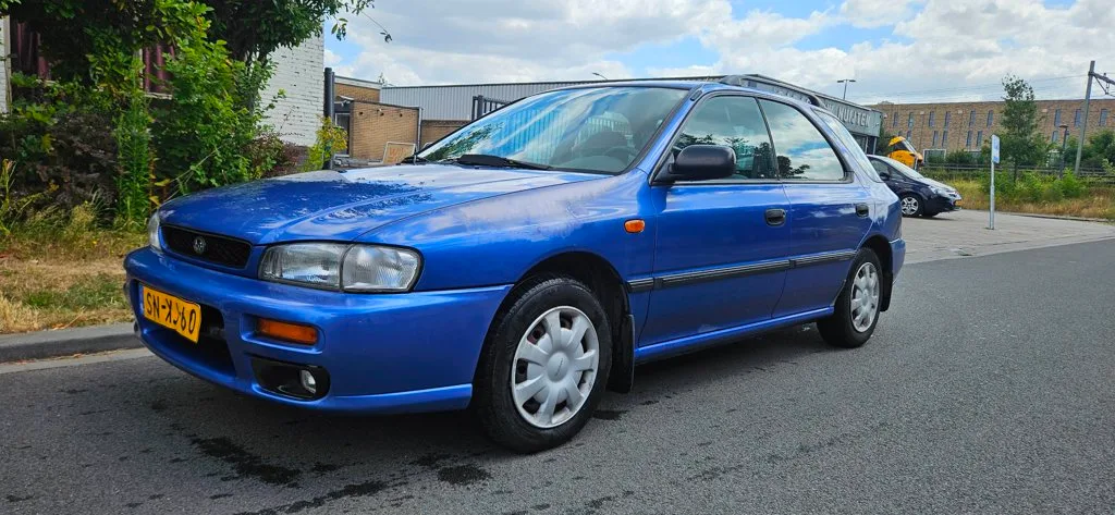 Subaru Impreza (1998) — foto 1