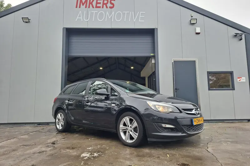 Opel Astra (2012)