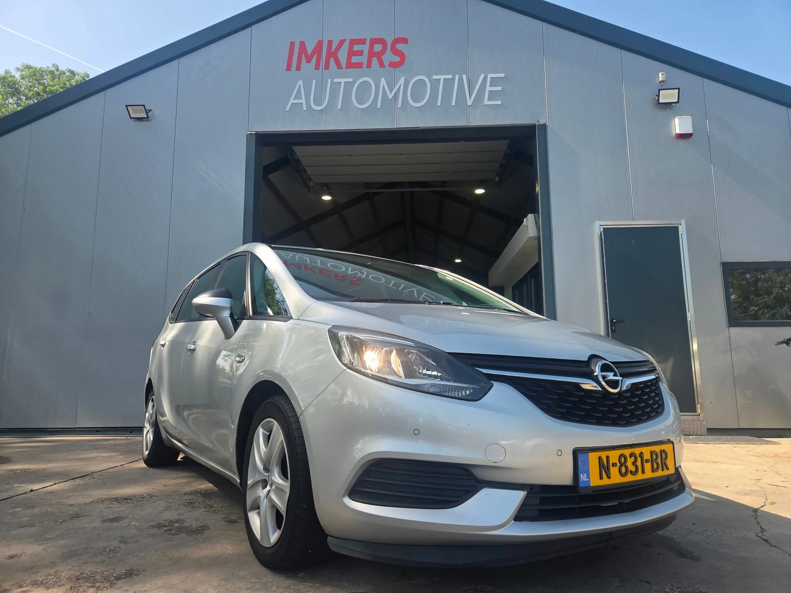 Opel Zafira Tourer (2017) — foto 1