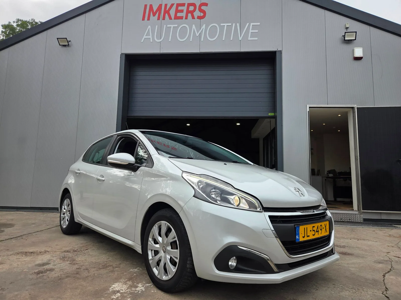 Peugeot 208 (2016) — foto 1
