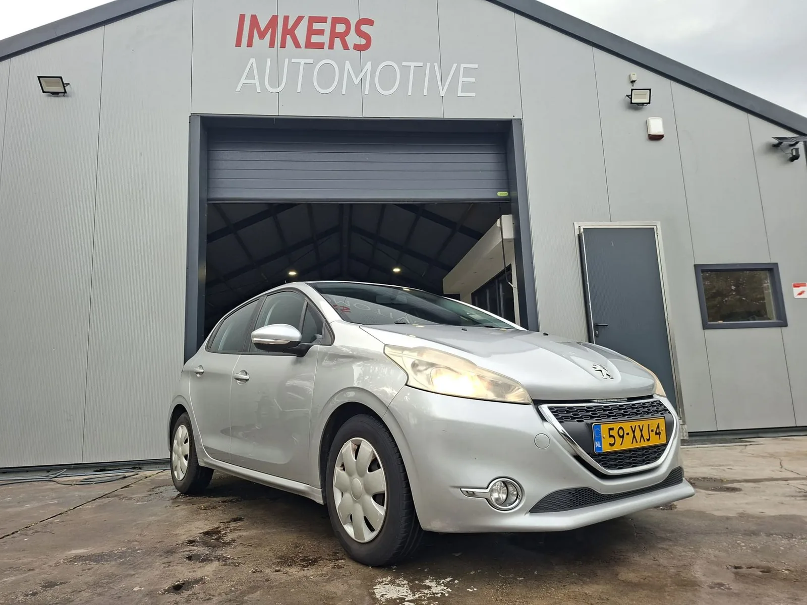 Peugeot 208 (2012) — foto 1