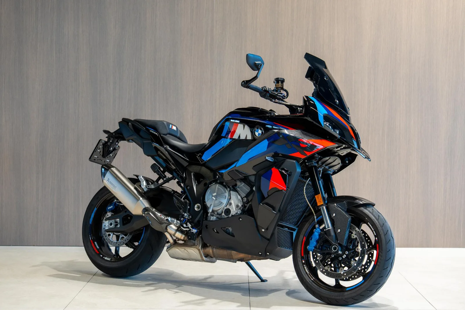 BMW M 1000 XR (2025) — foto 1
