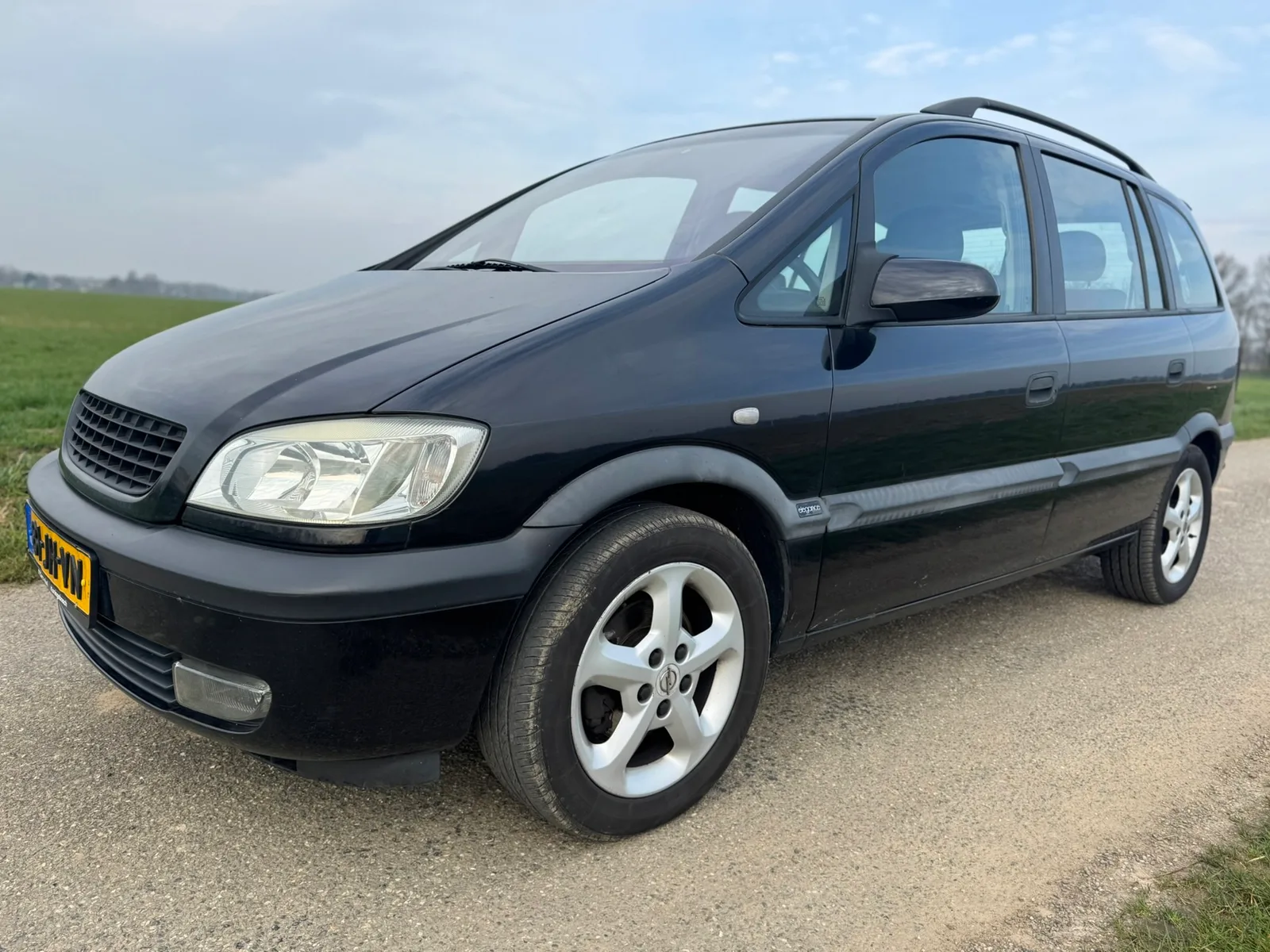 Opel Zafira (2002) — foto 1