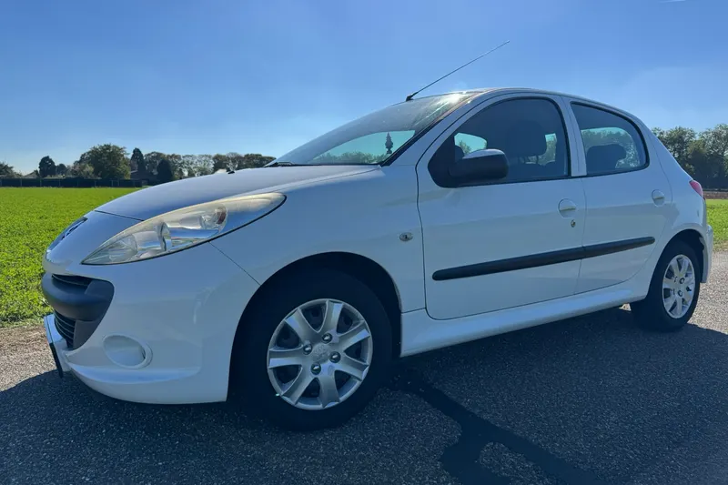 Peugeot 206+ (2010)