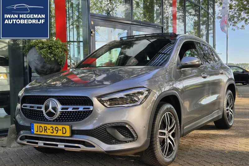 Mercedes-Benz GLA (2023)