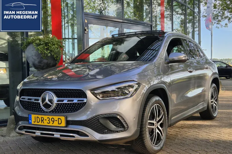 Mercedes-Benz GLA (2023)