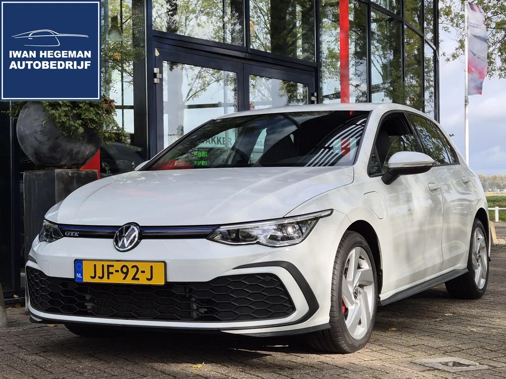 Volkswagen Golf (2021) — foto 1