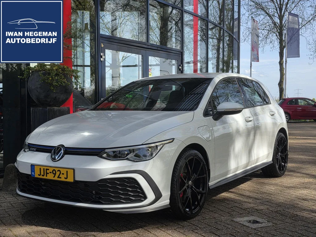 Volkswagen Golf (2021) — foto 1