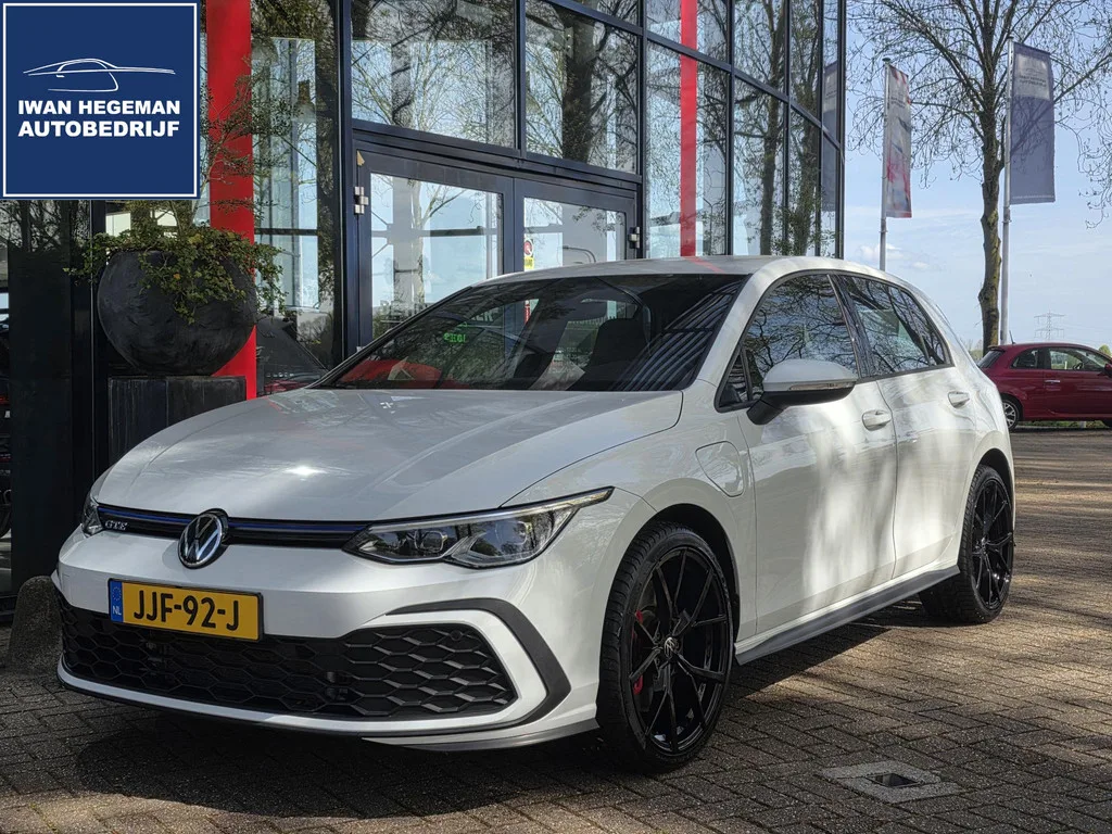 Volkswagen Golf (2021) — foto 1