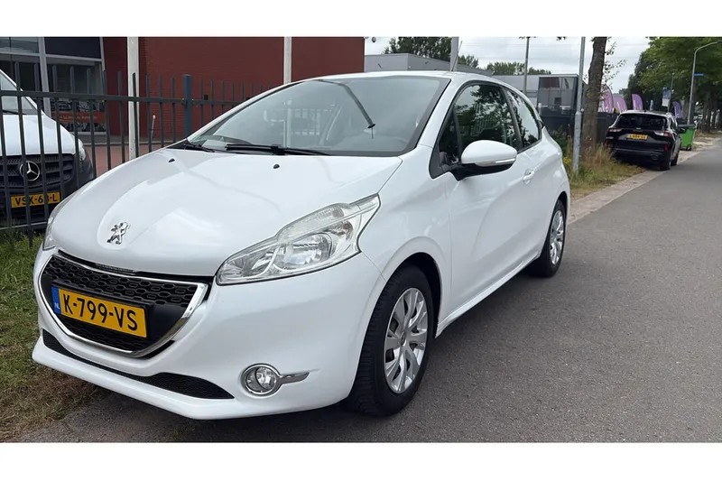 Peugeot 208 (2012)