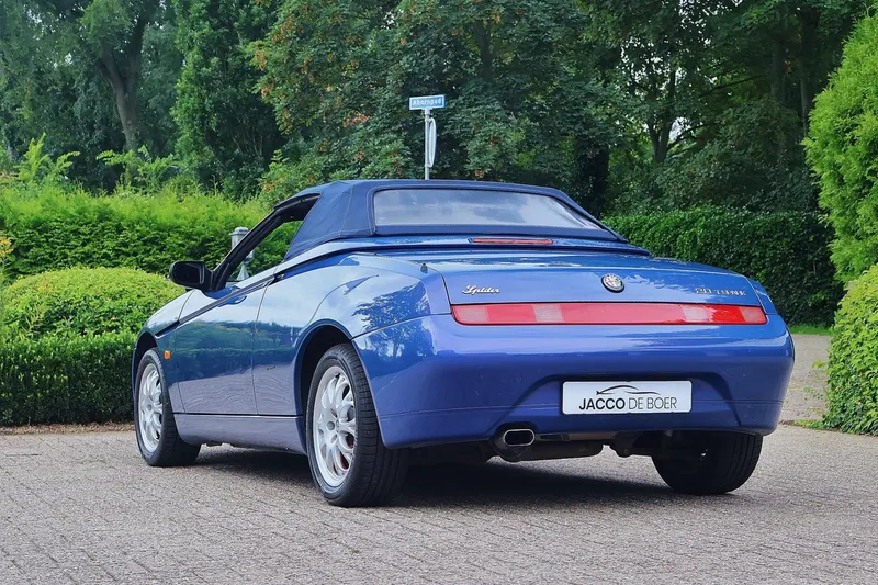 Alfa Romeo Spider (2000)